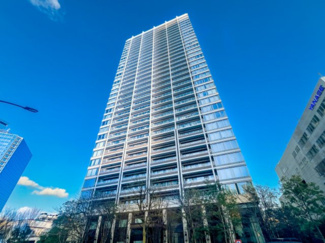 【外観】 | GLOBAL FRONT TOWER | 清水建設施工の免震構造タワーマンション。2015年築