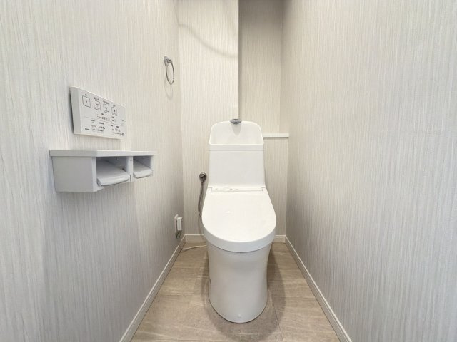 アンピール東公園Ⅱのトイレ|【新品】新品交換したトイレは清潔で温水洗浄便座付きです。