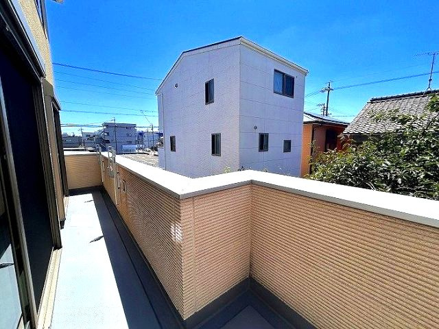 熱田区二番二丁目　売戸建のバルコニー|南面バルコニーにつき洗濯物がよく乾きます！