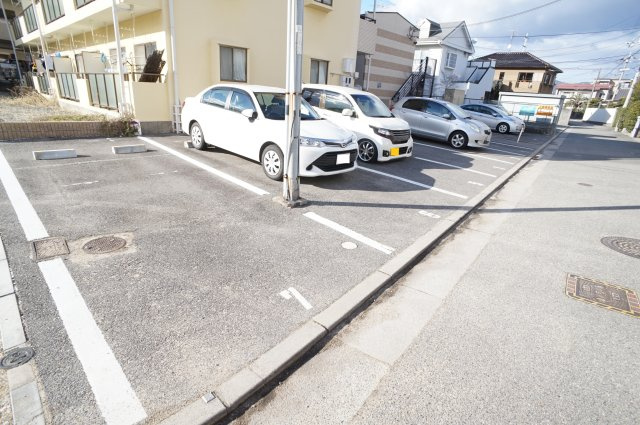 ジーライズ宝塚プレリュードの駐車場