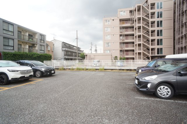 ノイハウス宝塚の駐車場