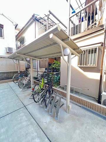 尼崎市南塚口町８丁目のアパートのエントランス