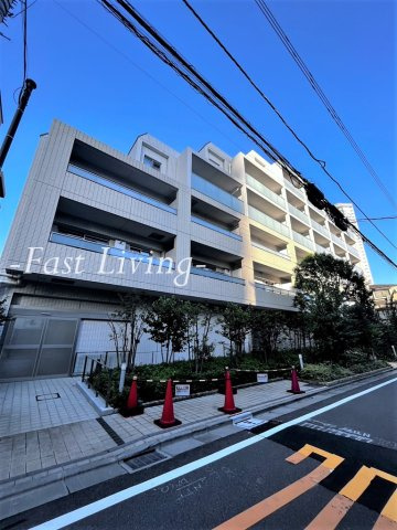 メゾンカルム市谷仲之町のエントランス