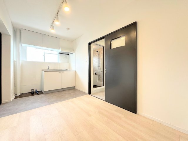スカイヴィレッジ戸塚のキッチン|◆ご家族みんなで調理ができる位のスペースを実現したキッチン空間となっております。みんなで作った料理を召し上がりながらの会話は、どのような物になるのでしょうか。