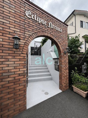 練馬区練馬２丁目のアパートのエントランス