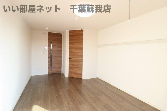 ラネージュⅡの寝室|広くて明るい寝室