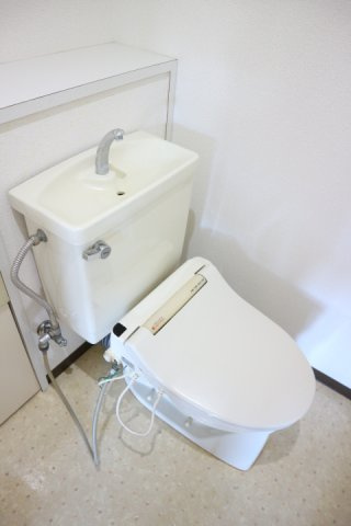 【トイレ】 | エリントンヒル国府台 | 広々したトイレです。