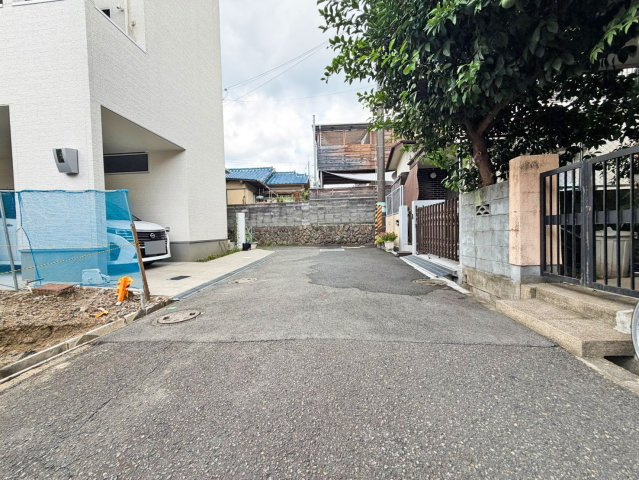 リーブルガーデン箕面4丁目新築一戸建て│2SLDK＋駐車1台可の周辺|近隣に小学校があり、お子さまの毎日の通学も安心です。