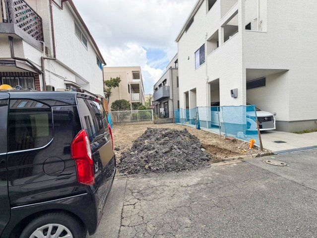 リーブルガーデン箕面4丁目新築一戸建て│2SLDK＋駐車1台可の外観|ご不明な税金・諸費用についても丁寧にサポートいたします。現地見学で、住まいのイメージやご希望をぜひお聞かせください。