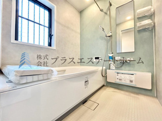 【浴室】 | 垂水区西舞子3丁目戸建 | 窓付きの浴室は採光、換気、開放感の向上などの多くのメリットがあります♪