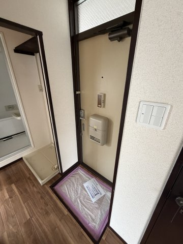 古川ハイツの玄関