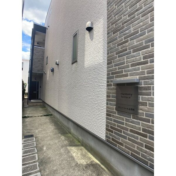 サニーベール志賀町のエントランス