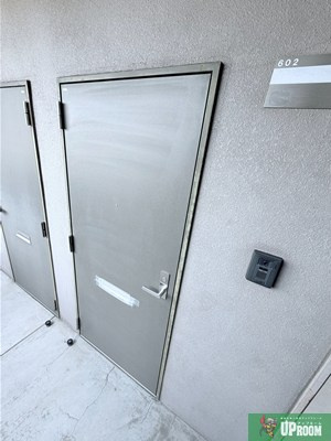 ブランメゾン八龍の玄関
