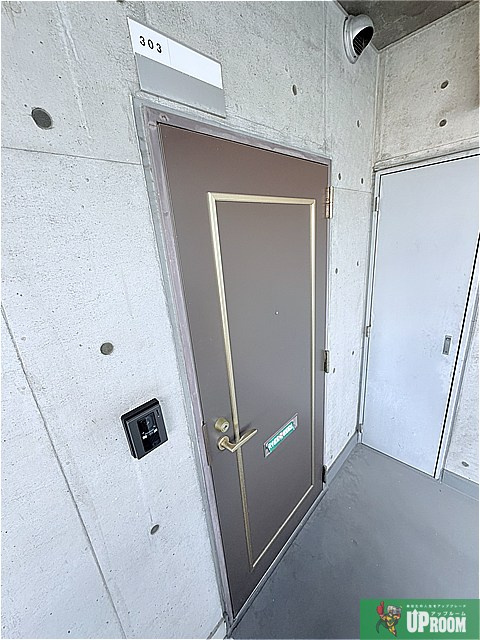 クラフトアルスの玄関