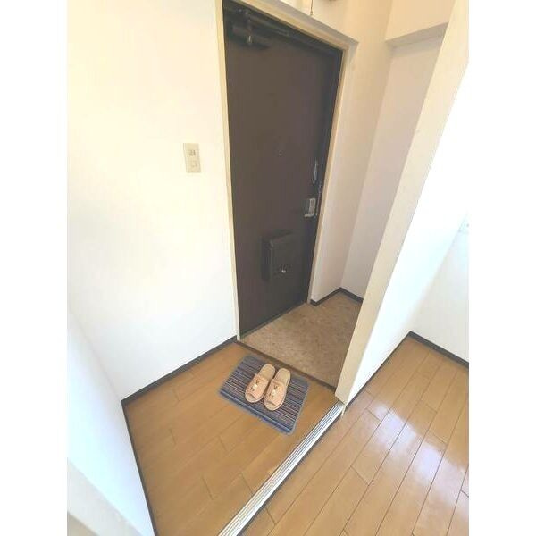 アークハウス中切の玄関