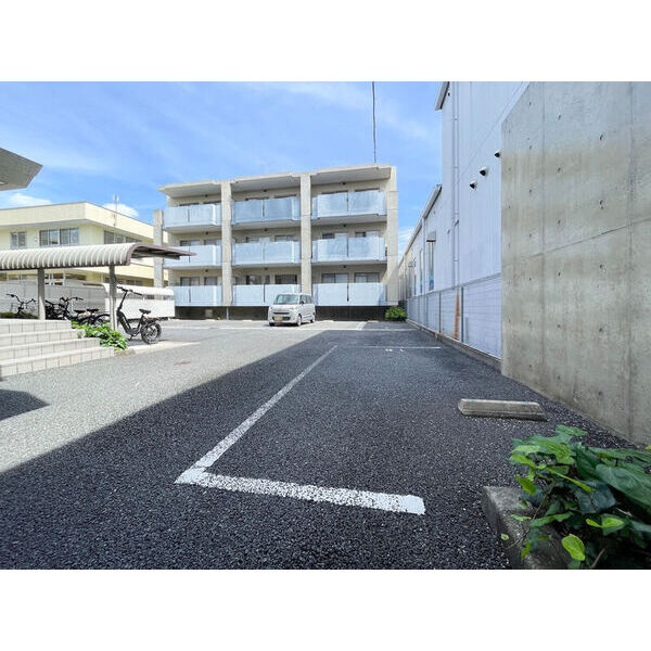 ウィルあじまの駐車場