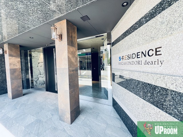 S-RESIDENCE志賀本通のエントランス