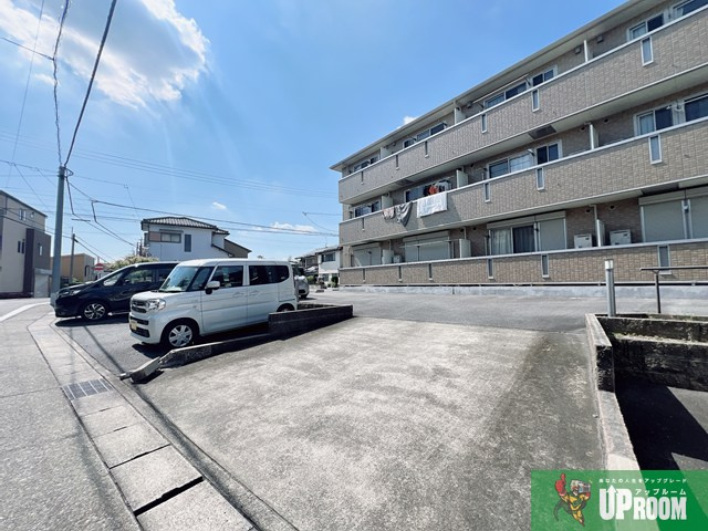 セリア141の駐車場