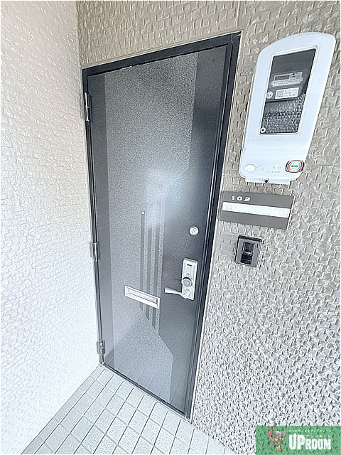ハイカムール青山の玄関