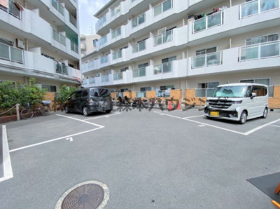 【駐車場】 | 　森岡ハイツ | 車をお持ちの方に嬉しい駐車場付きの物件です