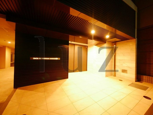 クレイシアIDZ横浜桜木町のエントランス