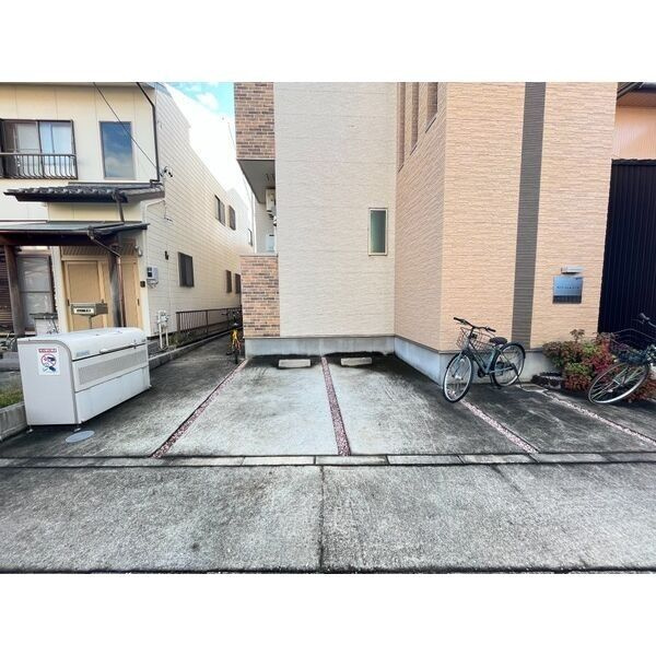 ヴィラ・トゥルヌソルの駐車場