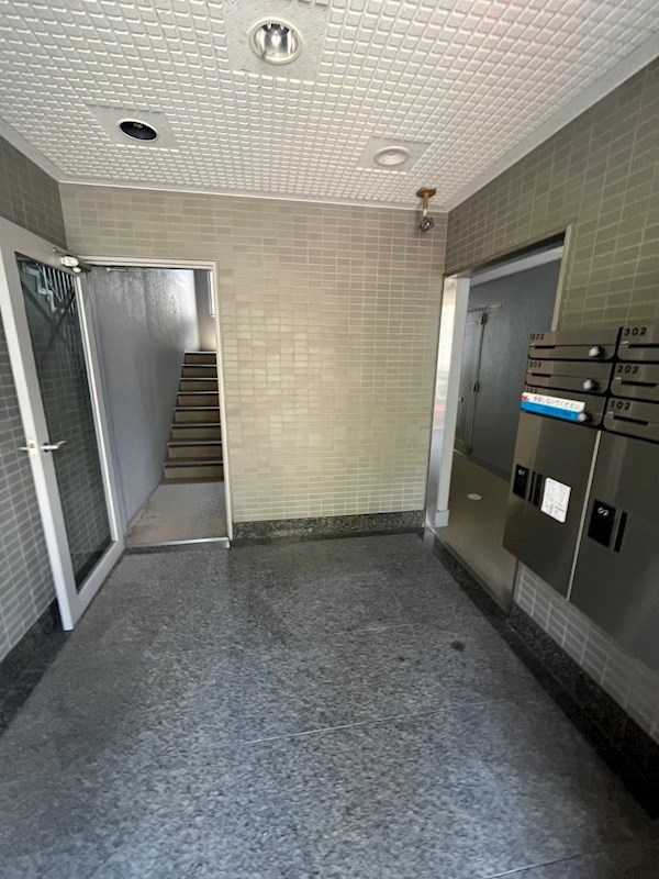 尼崎市南武庫之荘２丁目の賃貸マンションのロビー