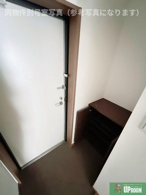 プラージュ大曽根の玄関