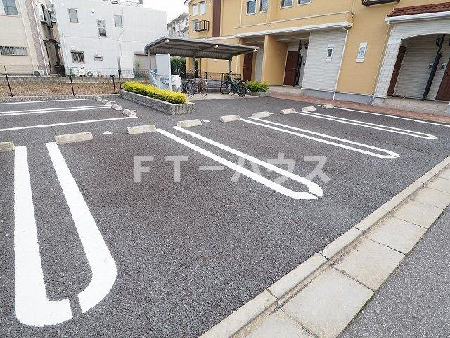 イースト　セレーノの駐車場|駐車場