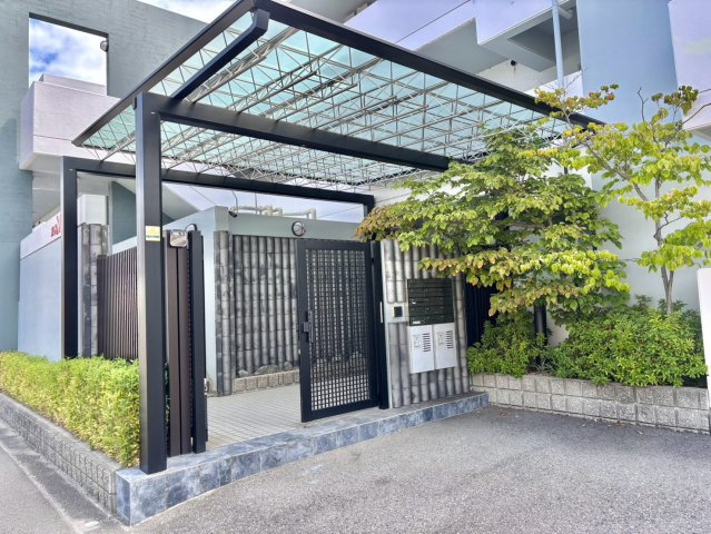 フレンドM東山のエントランス