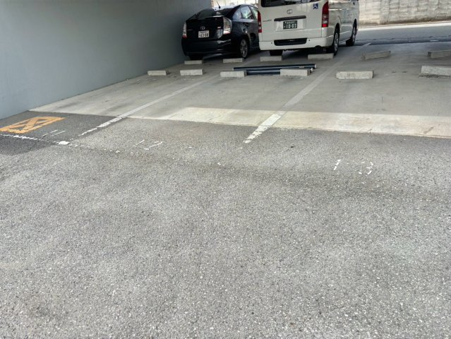 フレンドM東山の駐車場