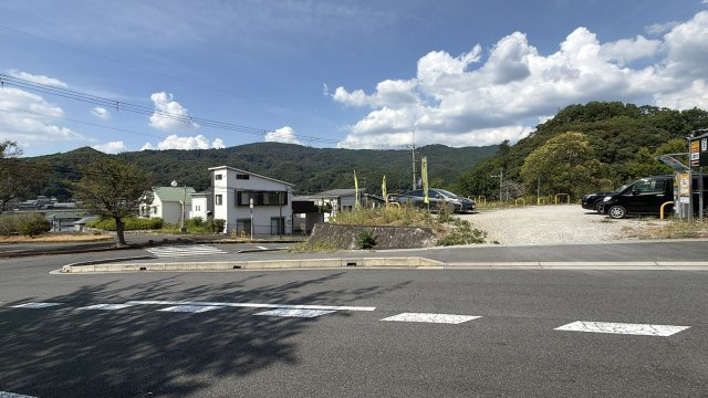 桜井市朝倉台西　土地の前面道路含む現地写真