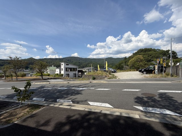 桜井市朝倉台西　土地の前面道路含む現地写真