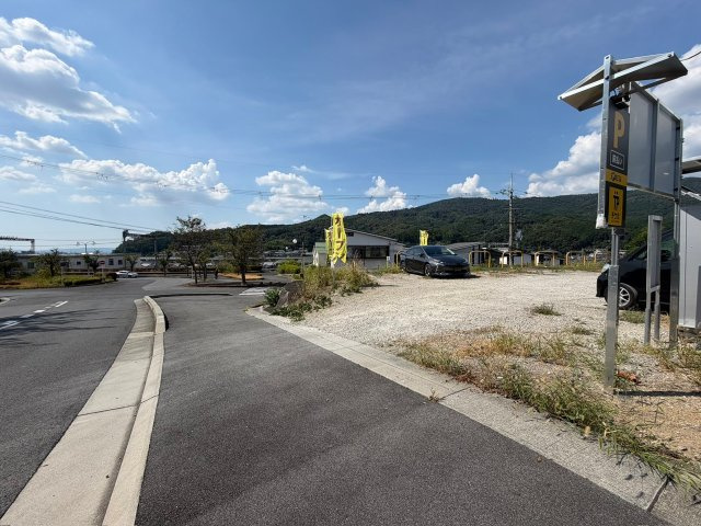 桜井市朝倉台西　土地の前面道路含む現地写真