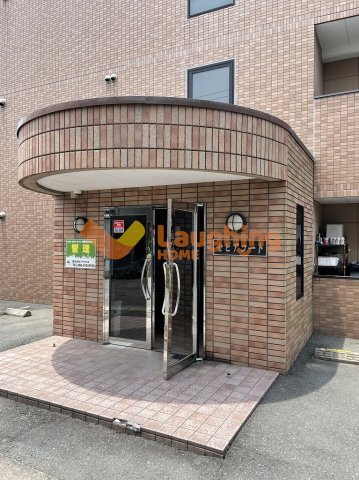 セピアコートのエントランス|落ち着いたエントランスです