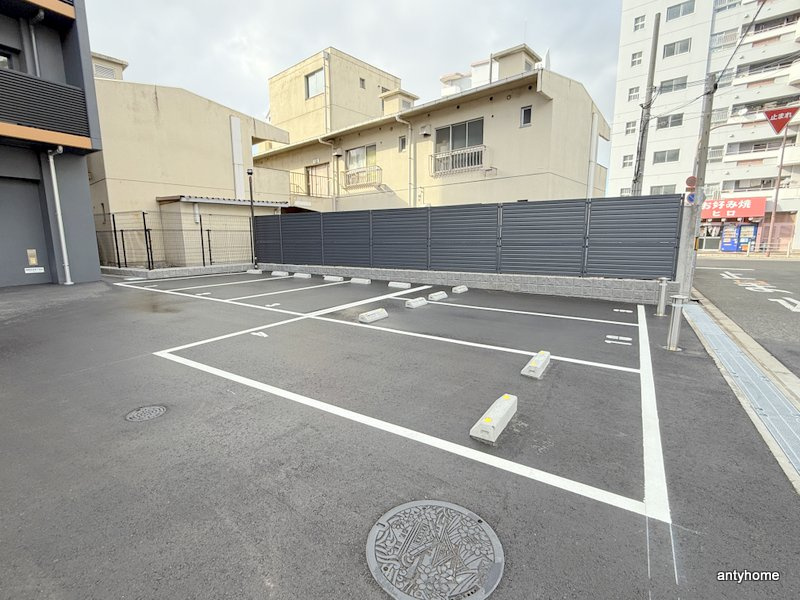 ワールドアイ難波City Gate　仲介手数料無料の駐車場