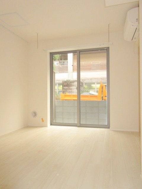Cielの居間・リビング|キレイなフローリングのお部屋です
