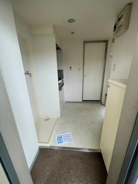スカイコート新宿第10の玄関
