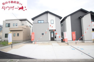 【外観】 | 明健小学校・明健中学校区　郡山市富久山町　-リガーレⅡ-　８期　全４棟　４号棟 | 駐車スペース３台以上の広々とした敷地です♪　外水道もついていますので洗車に便利！