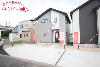 【駐車場】 | 明健小学校・明健中学校区　郡山市富久山町　-リガーレⅡ-　８期　全４棟　４号棟 | 駐車スペース３台以上の広々とした敷地です♪　外水道もついていますので洗車に便利！