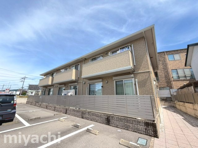 徳島市西新浜町２丁目のアパートの外観