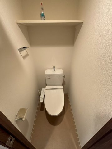 プレサンス三宮ポルトのトイレ|同物件別部屋写真
