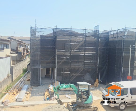 クレイドルガーデン高松市香西本町第１◇光熱費の負担の軽減が可能なオール電化住宅ですの前面道路含む現地写真|３号棟外観
駐車場スペースは３台以上のゆったりとした区画です。入居者以外の出入りが少ないので駐車が苦手な方にも安心です。家族の複数台所有や来客用駐車や将来的な車の増台にも対応しやすいです。