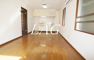 【居間・リビング】 | シントミプラザ稲荷町 | 洋室のお部屋です。