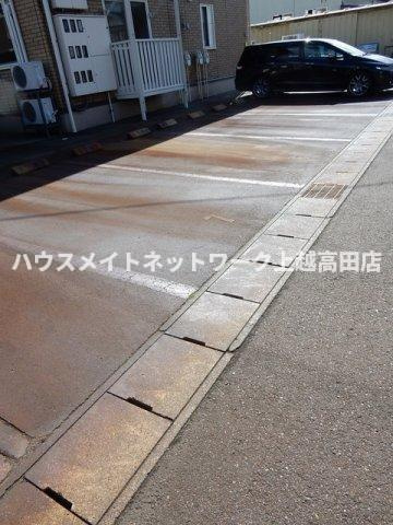 ブランメゾン Ｃの駐車場|消雪付駐車場