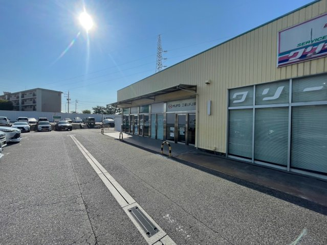 ジョイフルプラザエバグリーン星ケ丘内店舗の駐車場