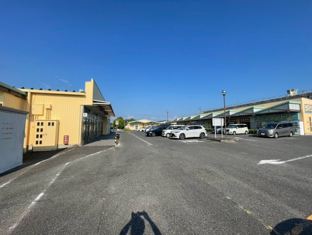 ジョイフルプラザエバグリーン星ケ丘内店舗の駐車場