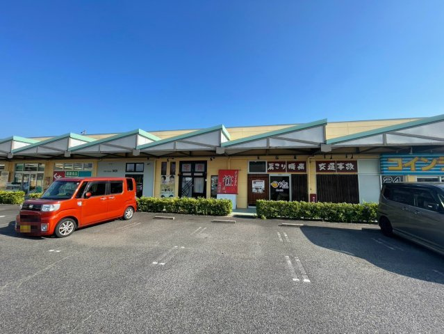 ジョイフルプラザエバグリーン星ケ丘内店舗の駐車場