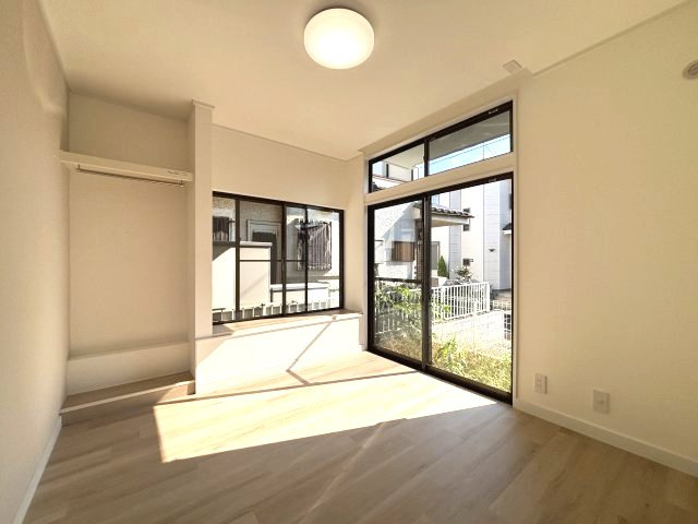 狭山市水野　中古戸建の洋室|1階洋室です。庭を眺めることが出来ます♪