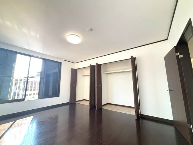 狭山市水野　中古戸建の寝室|10帖ある寝室です！充実した広さがあり、寝室に最適です♪